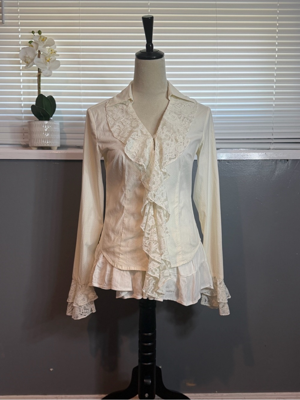 Express Ivory Lace Ruffle Blouse Romantic Bell Sleeve Top XS/S